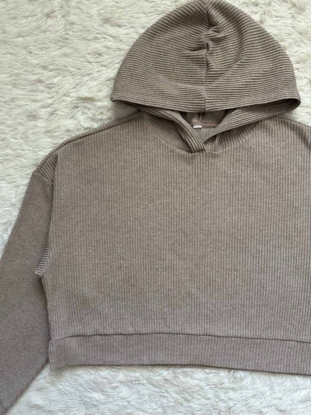 Alo Yoga Muse Hoodie Cropped Hooded Pullover Sweater Ribbed Knit Heather Tan - Picture 5 of 11